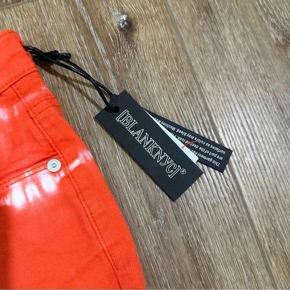 Blank NYC The Essex Classic Cut-Off Short Orange Tie-Dye Denim Size 27 NWT - Picture 4 of 8